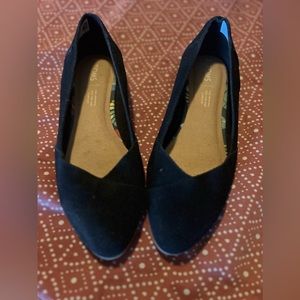 Black flats, Toms Brand. size 8